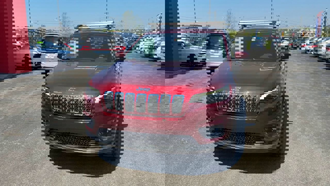 Used 2019 Jeep Cherokee Latitude w/ Popular Appearance Group image 2