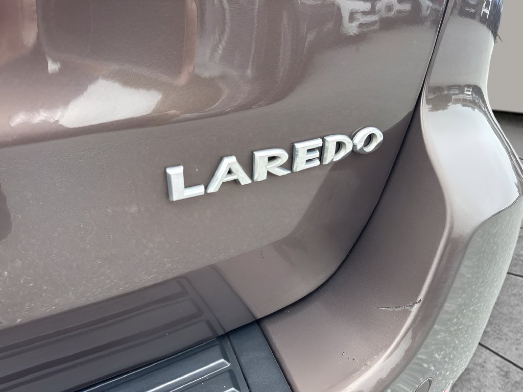 Used 2017 Jeep Grand Cherokee Laredo w/ Quick Order Package 23E AWD/4WD image 27