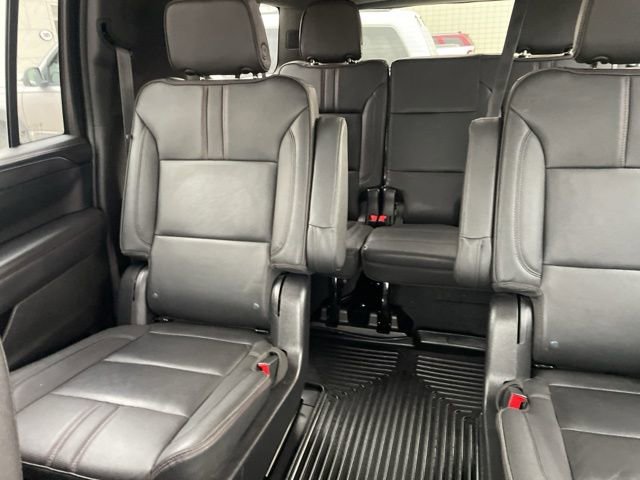 Used 2022 Chevrolet Suburban RST w/ Sport Performance Package image 12