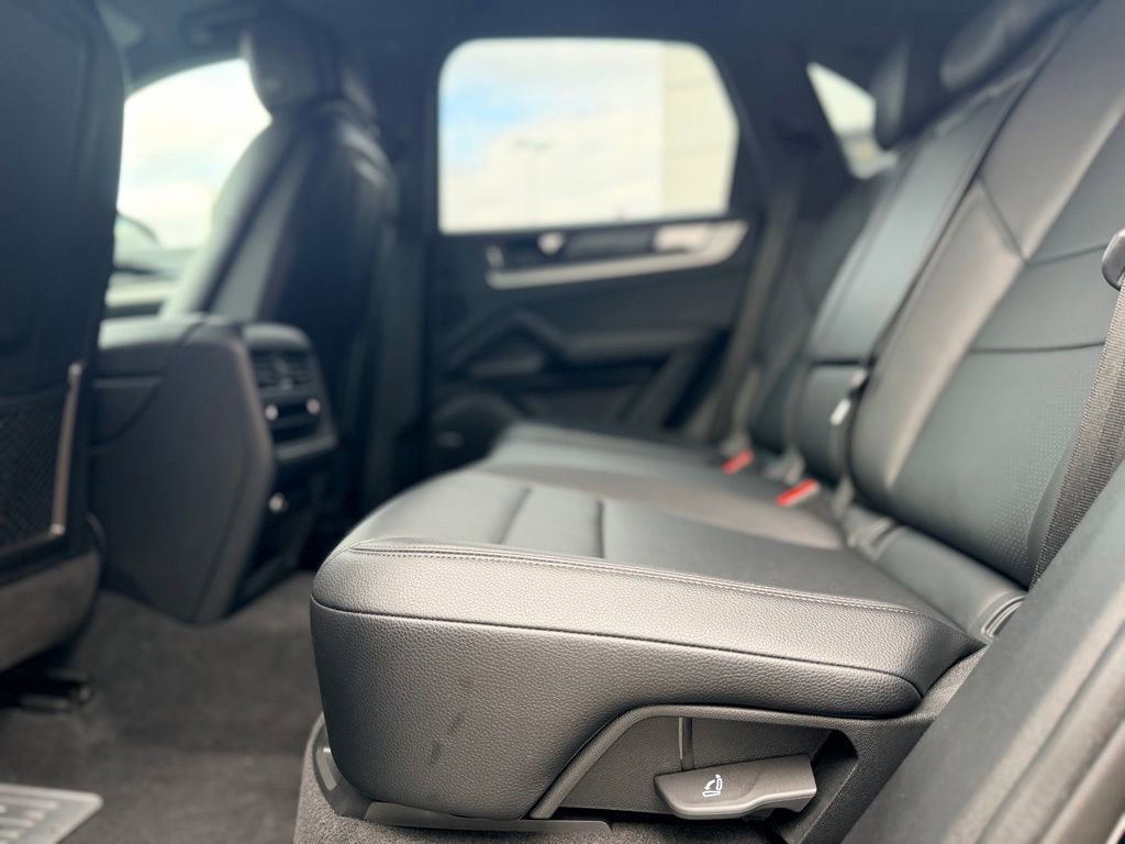 Used 2024 Porsche Cayenne image 14