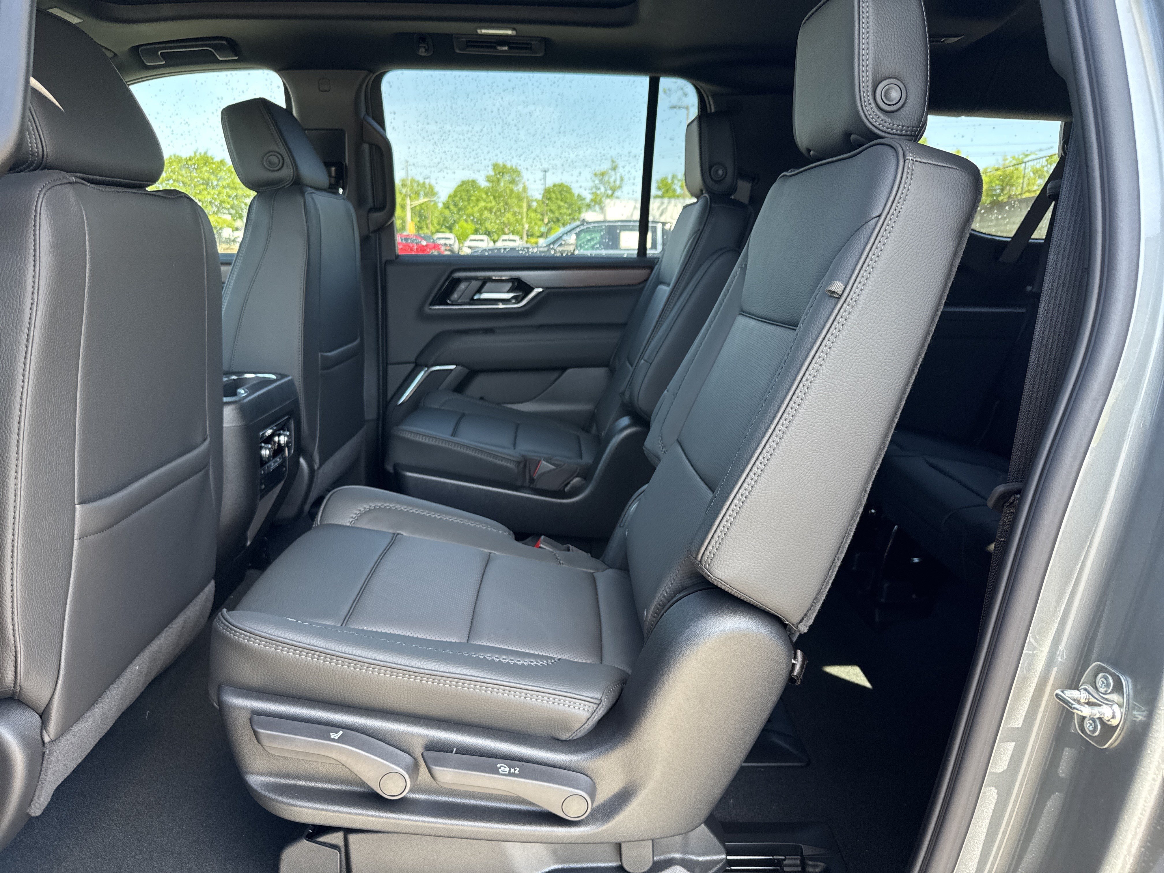New 2026 GMC Yukon XL Denali w/ Sun & Power Step Package AWD/4WD image 31