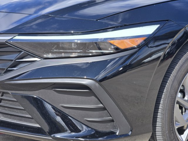 Certified 2025 Hyundai Elantra Hybrid FWD image 9