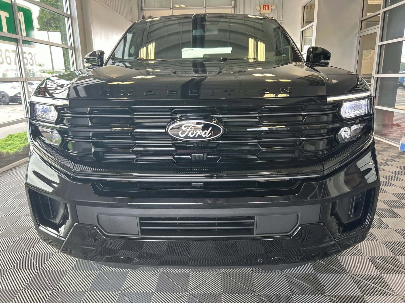 New 2026 Ford Expedition Platinum w/ Stealth Performance Package AWD/4WD image 2