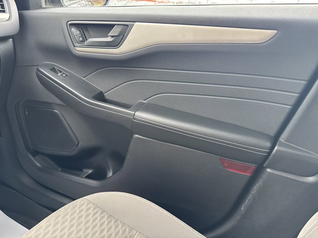 Certified 2022 Ford Escape SE w/ SE Sport Appearance Package image 23