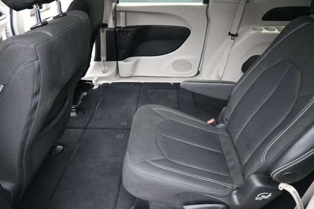 Used 2024 Chrysler Voyager LX FWD image 27