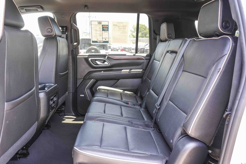 Used 2024 Chevrolet Suburban Premier RWD image 23