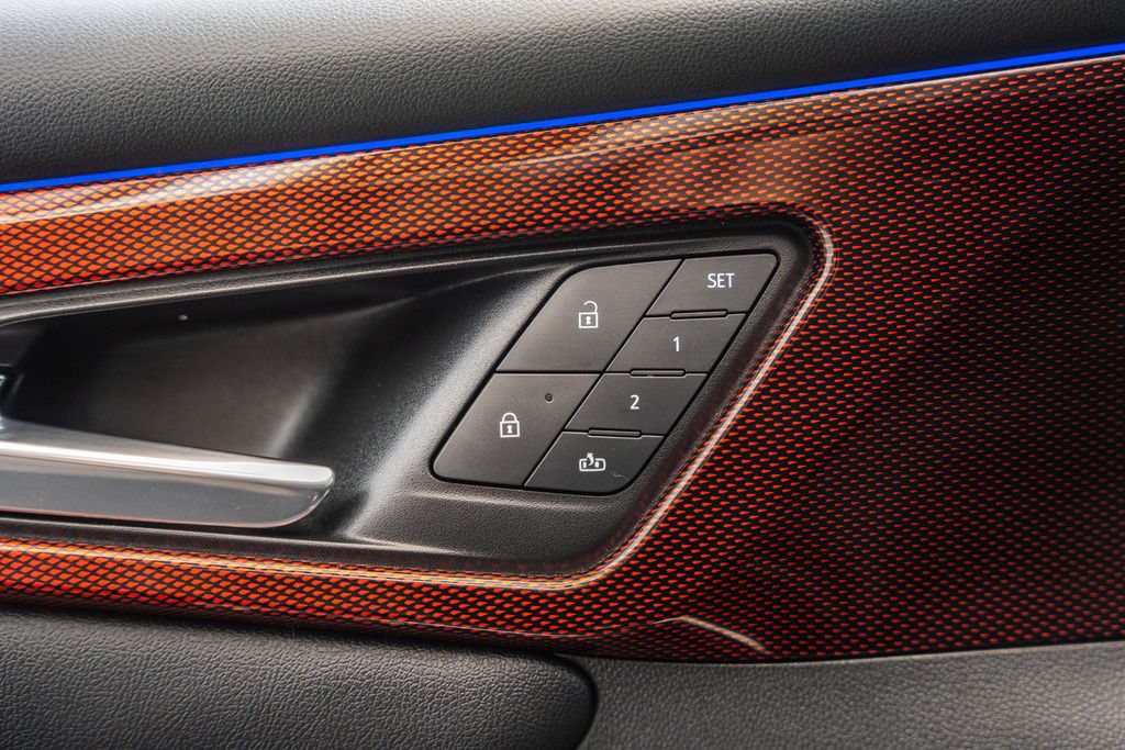 Used 2024 Chevrolet Traverse RS FWD image 46