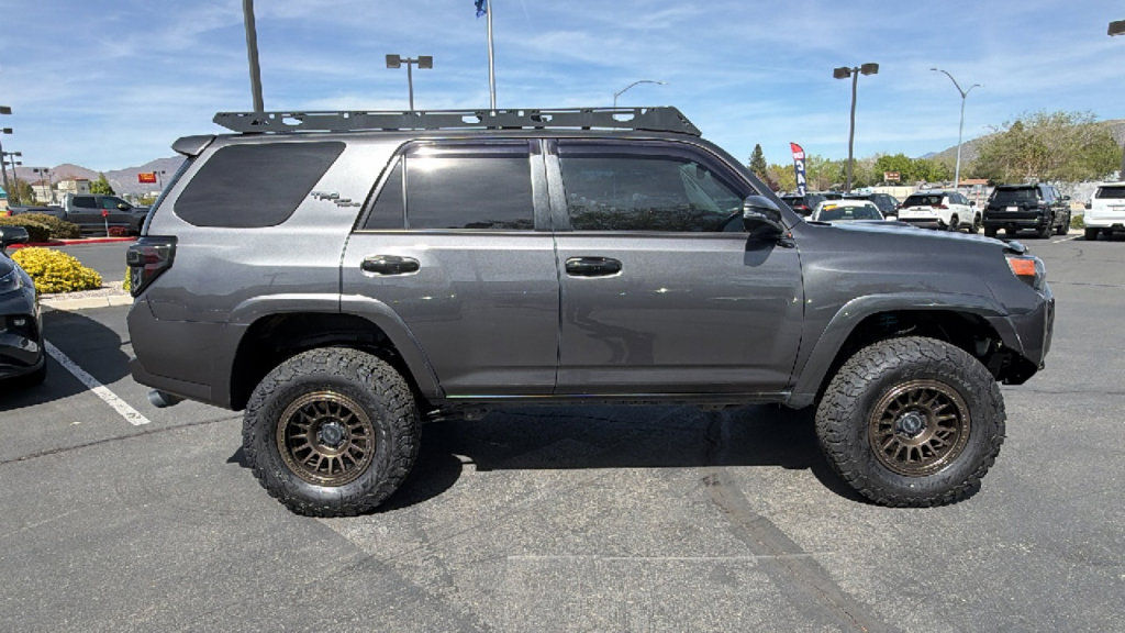 Used 2022 Toyota 4Runner TRD Off-Road Premium w/ Moonroof Package AWD/4WD video 2