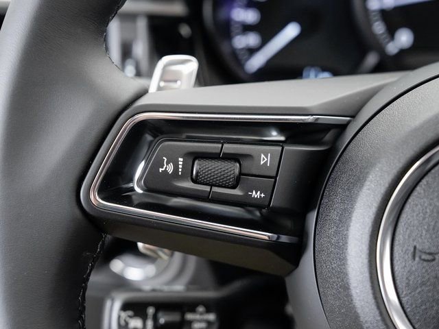 Certified 2025 Porsche Macan image 12