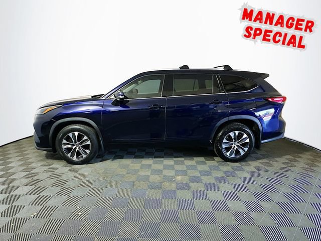 Used 2022 Toyota Highlander XLE AWD/4WD image 5