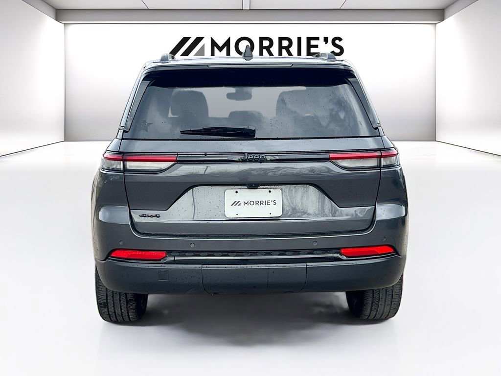 Used 2022 Jeep Grand Cherokee Altitude AWD/4WD image 6