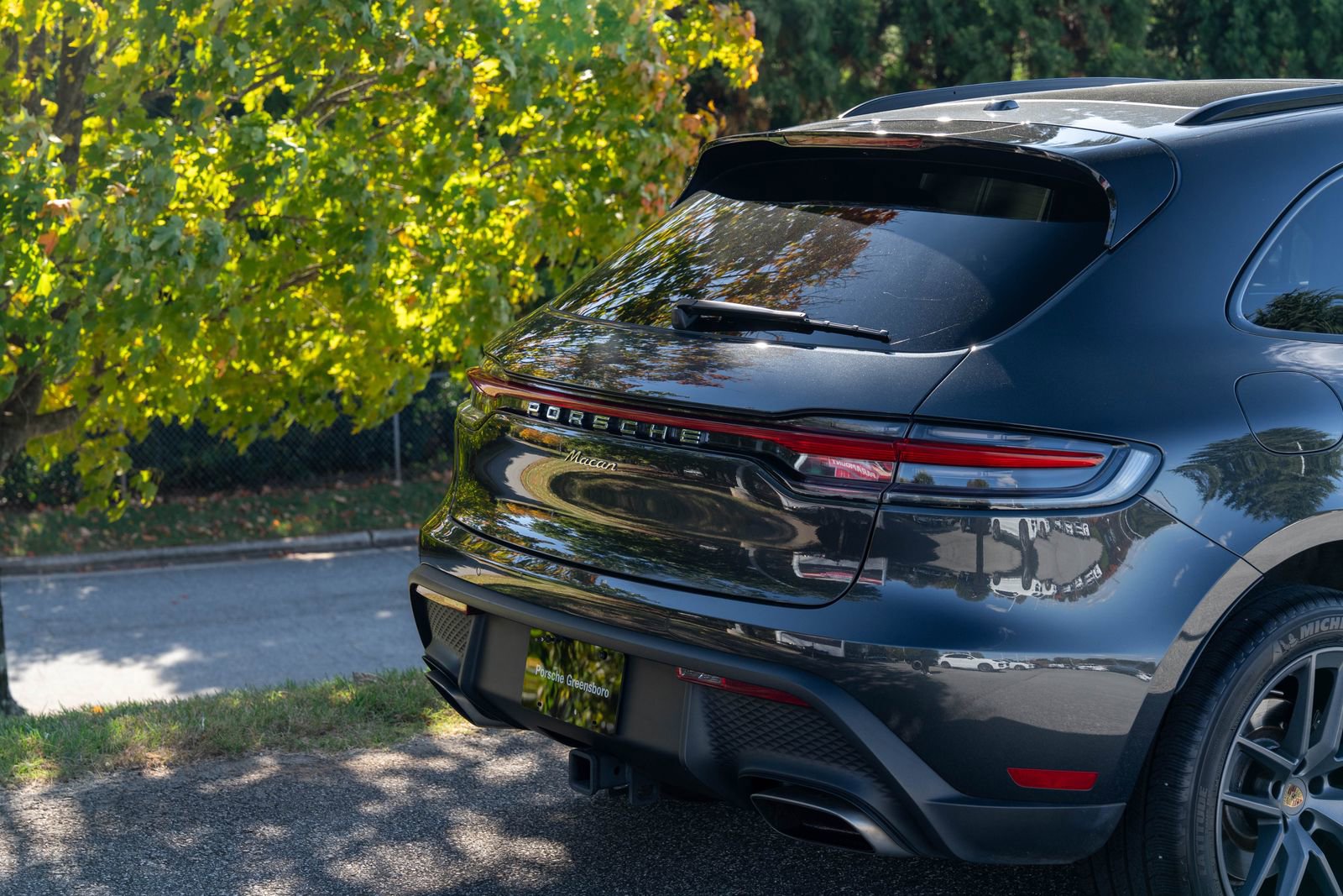 Certified 2025 Porsche Macan image 13