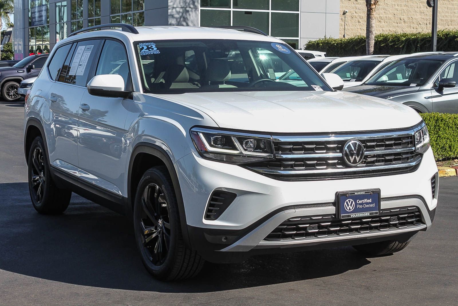 Certified 2023 Volkswagen Atlas SE w/ Black Wheel Package image 3