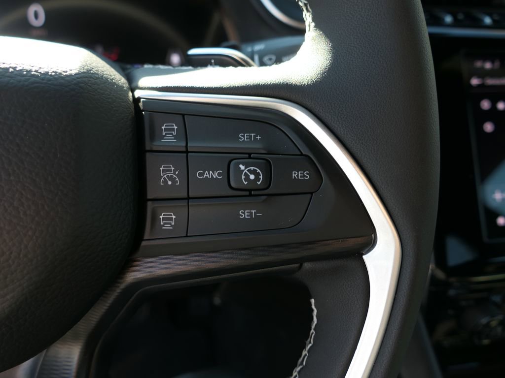 Used 2025 Jeep Grand Cherokee L Laredo w/ Luxury Tech Group I image 13