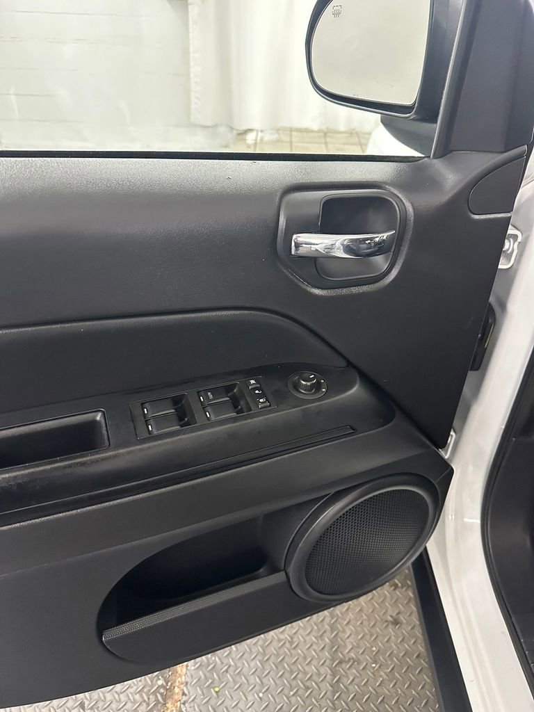 Used 2016 Jeep Compass Sport w/ Power Value Group image 9