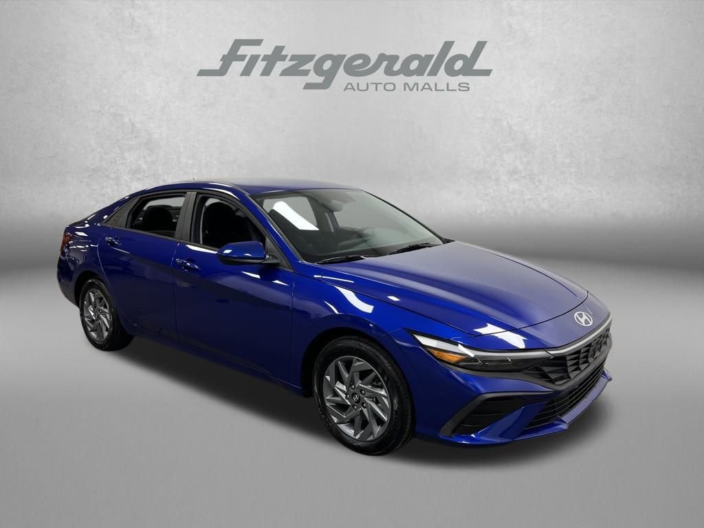 Used 2025 Hyundai Elantra Blue image 8
