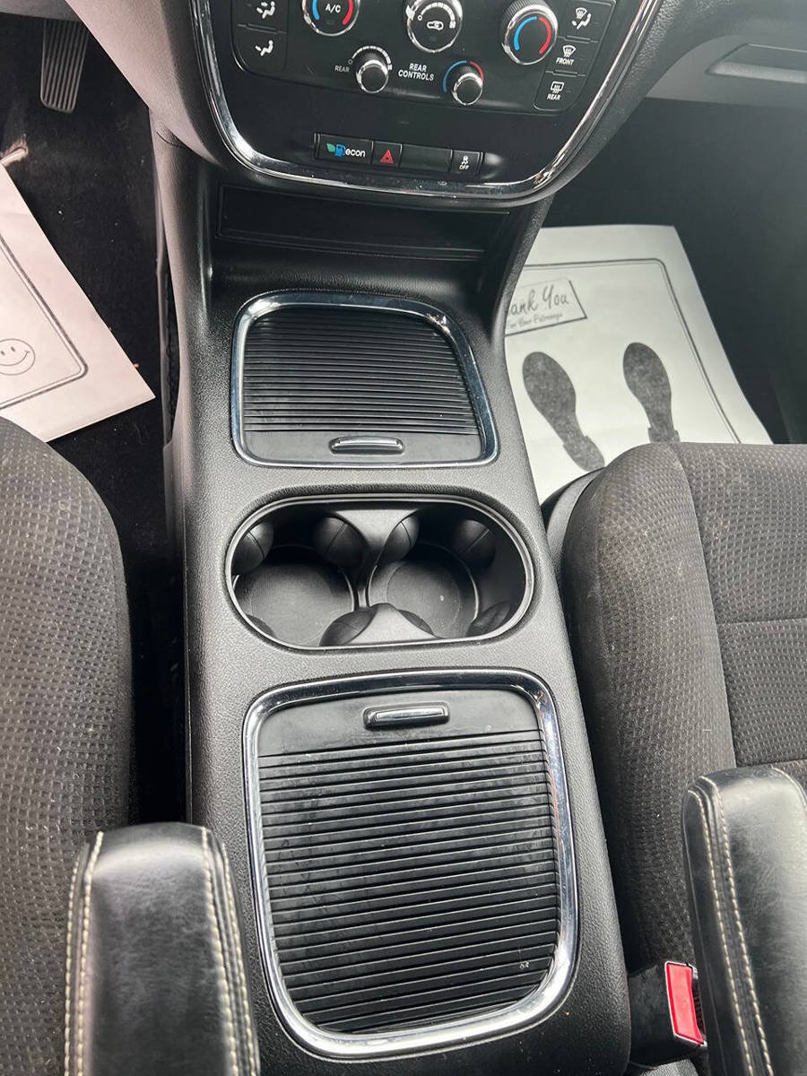 Used 2014 Dodge Grand Caravan SXT w/ Blacktop Package FWD image 13