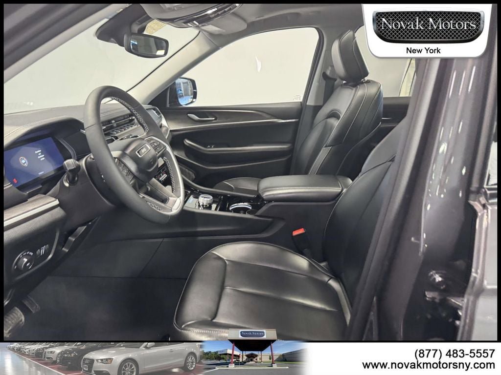 Used 2023 Jeep Grand Cherokee Limited AWD/4WD image 12