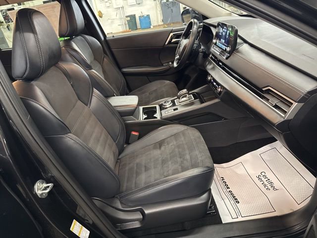 Used 2024 Mitsubishi Outlander SE image 27
