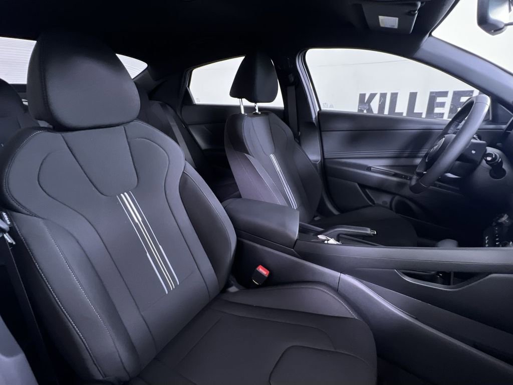 Used 2025 Hyundai Elantra Sport FWD image 28