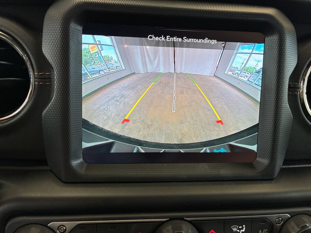 Used 2022 Jeep Wrangler Unlimited Sahara AWD/4WD image 21