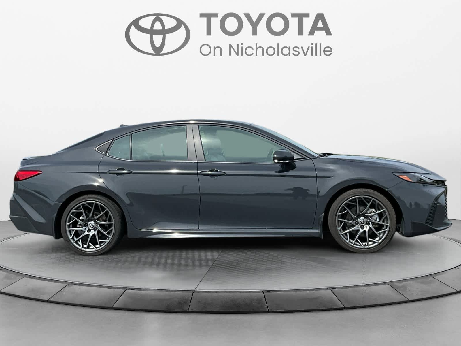 Used 2025 Toyota Camry SE w/ Convenience Package FWD image 7