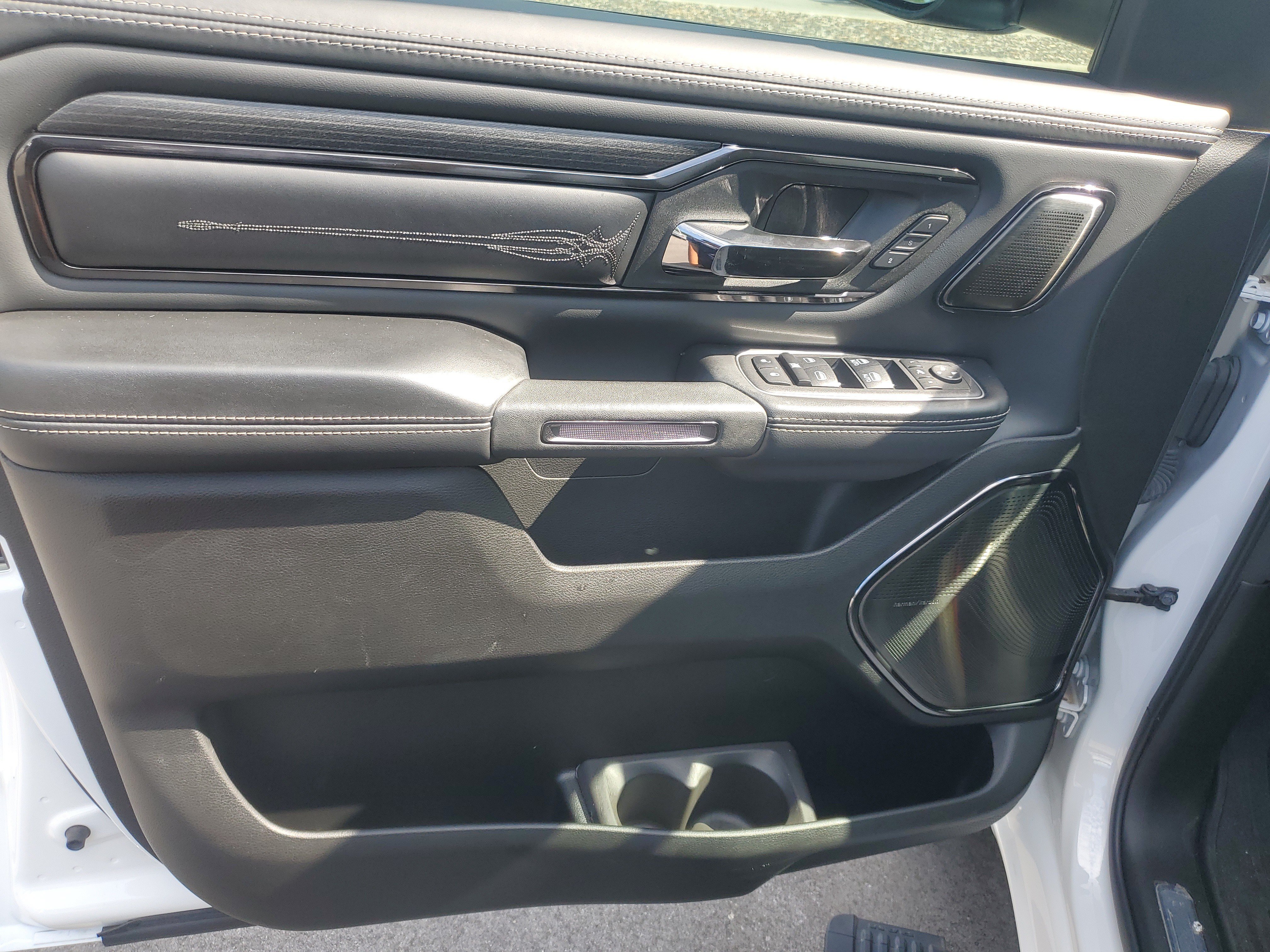 Used 2023 RAM 1500 Limited AWD/4WD image 11