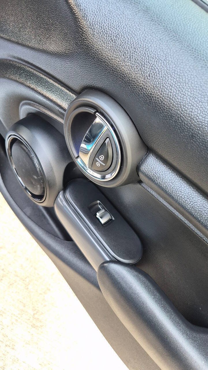 Used 2015 MINI Cooper 4-Door Hardtop FWD image 41