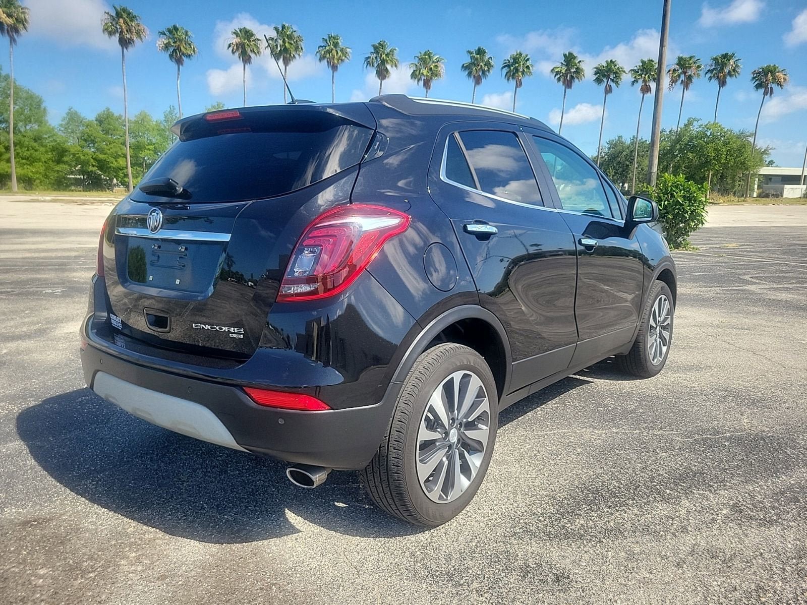 Used 2022 Buick Encore Preferred w/ Safety Package II AWD/4WD image 5