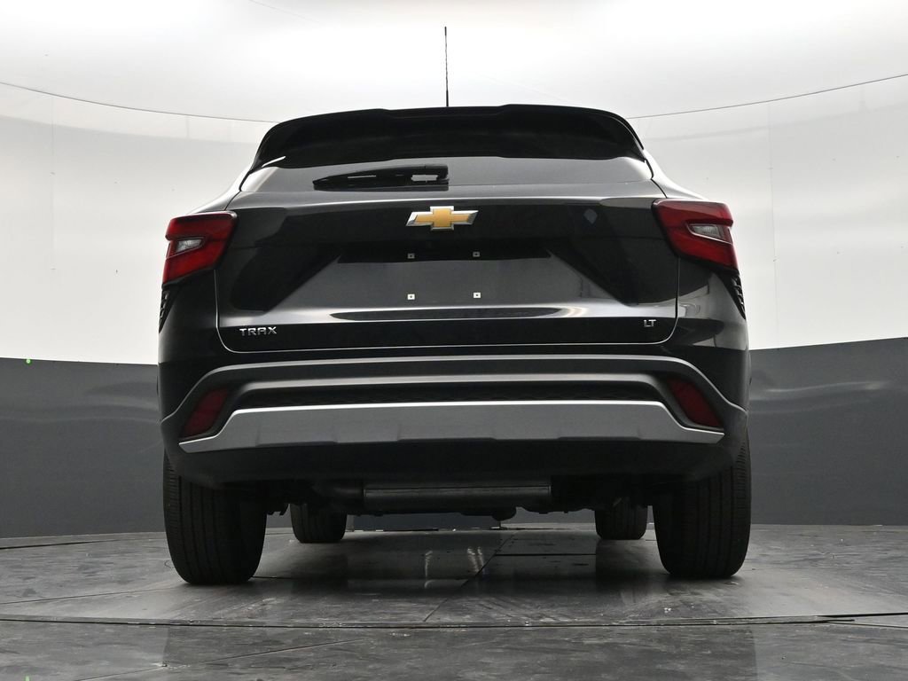 Used 2025 Chevrolet Trax LT FWD image 23