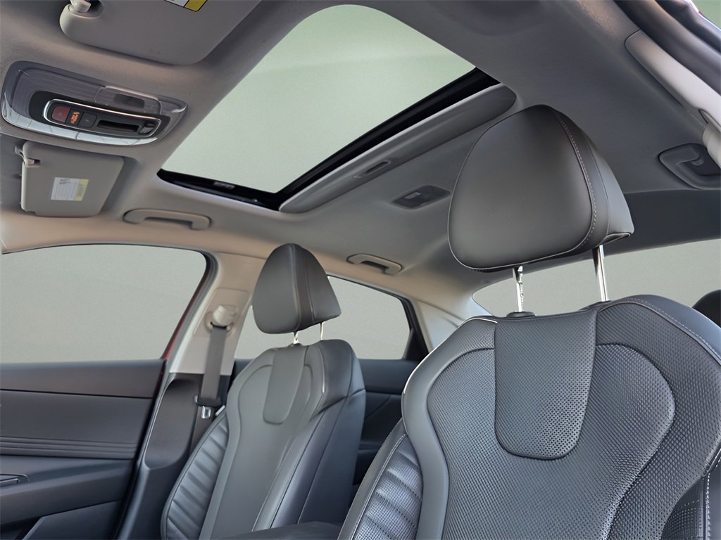 Used 2023 Hyundai Elantra Limited image 21