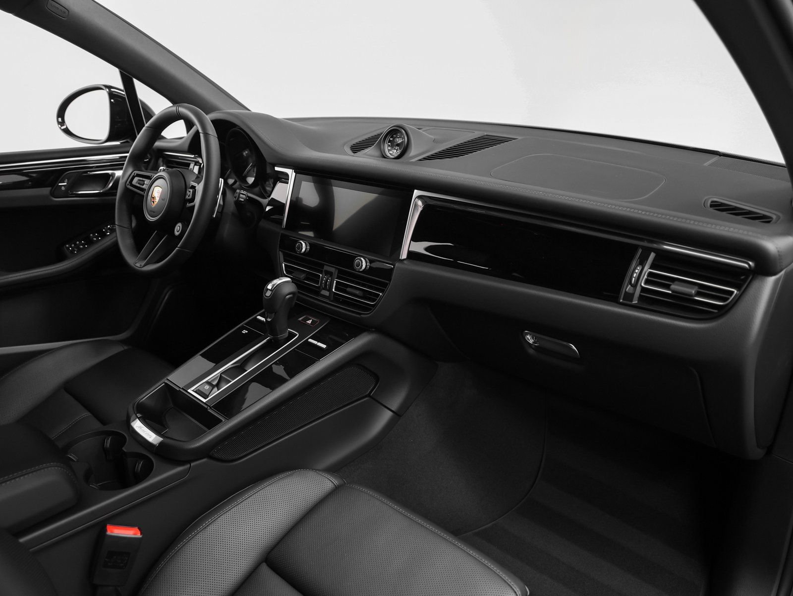Certified 2026 Porsche Macan AWD/4WD image 27