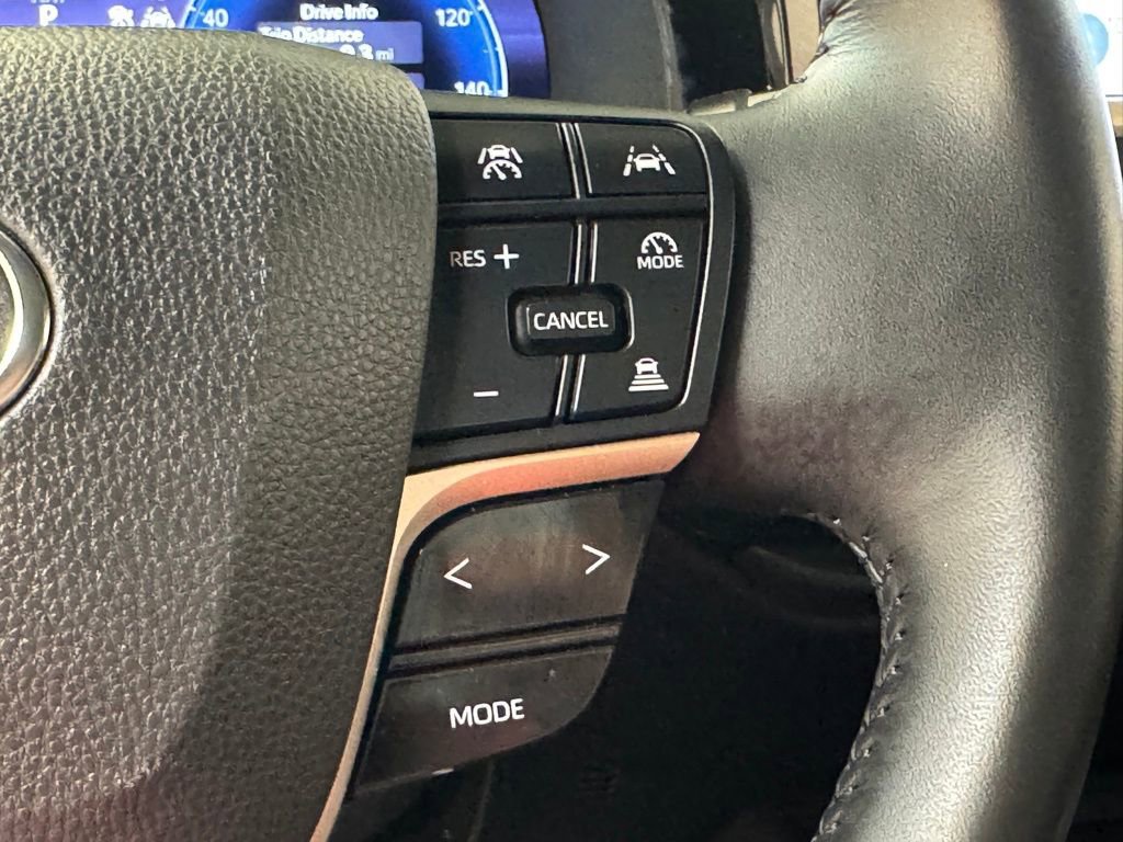 Used 2023 Toyota Crown Limited image 38