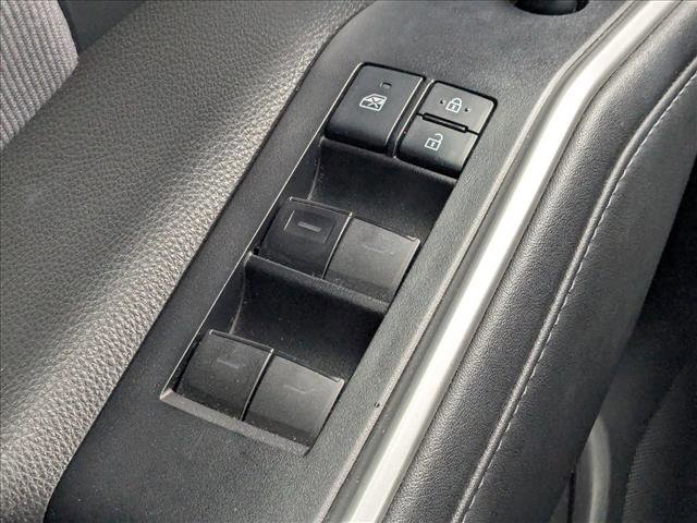 Used 2020 Toyota Highlander LE image 15