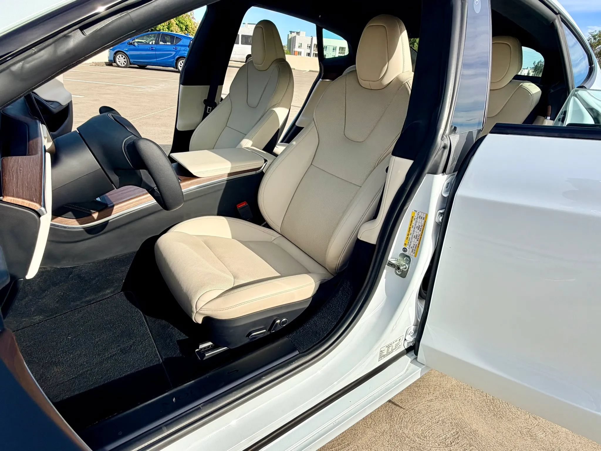 Used 2022 Tesla Model S Standard Range AWD/4WD image 36