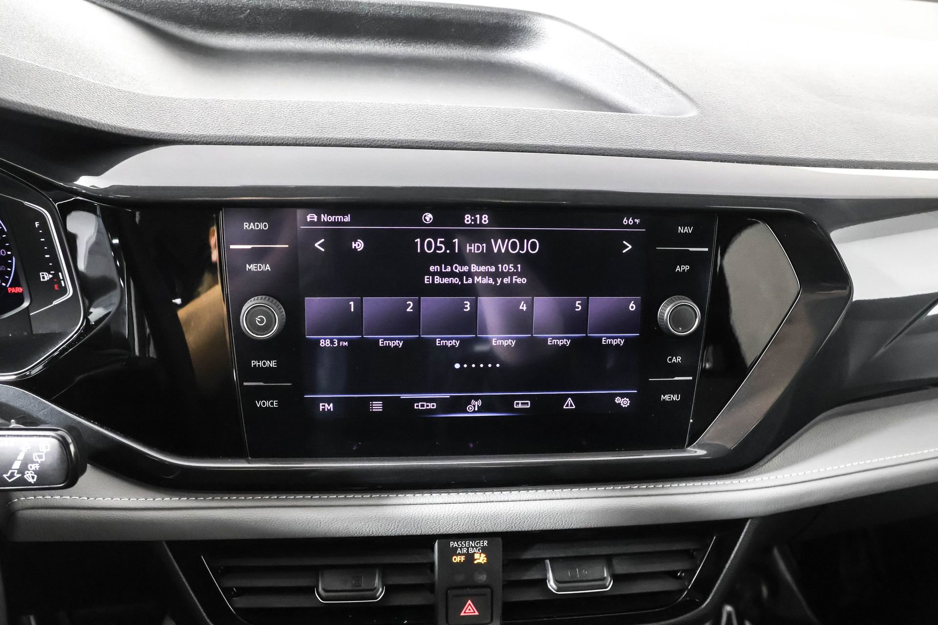 Used 2022 Volkswagen Taos SEL image 29