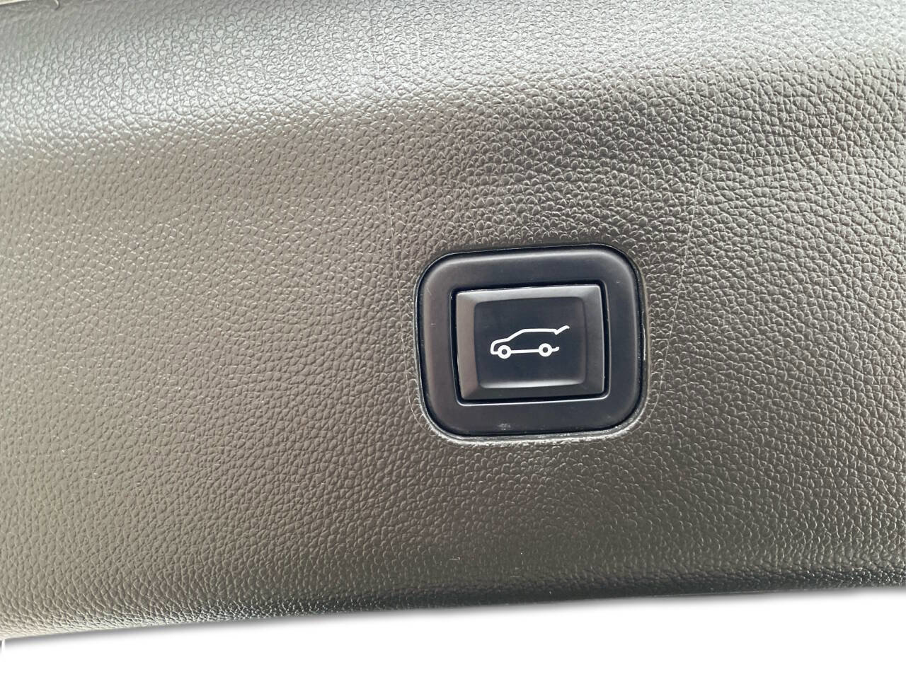 Used 2022 Buick Enclave Premium image 22