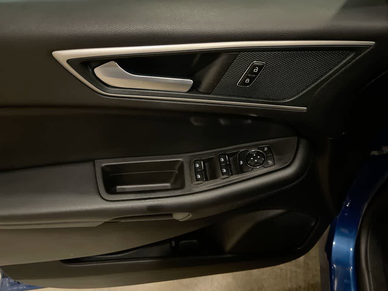 Used 2024 Ford Edge SEL AWD/4WD image 13