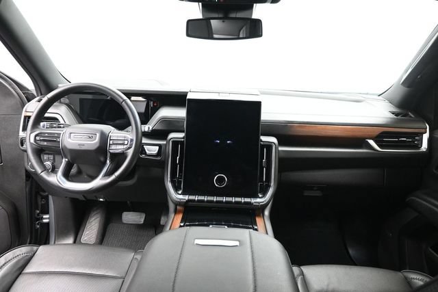 Used 2025 GMC Yukon XL Denali AWD/4WD image 19