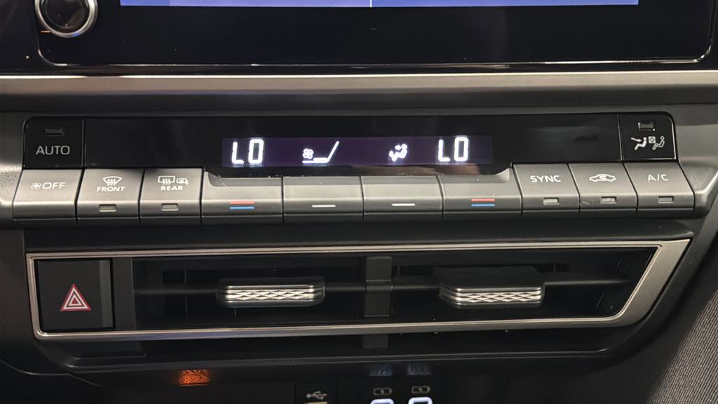 Used 2025 Toyota Camry LE image 17