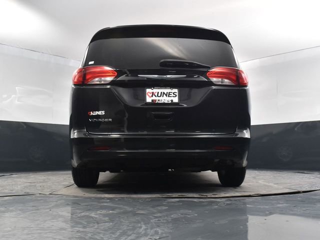 Used 2023 Chrysler Voyager LX image 54