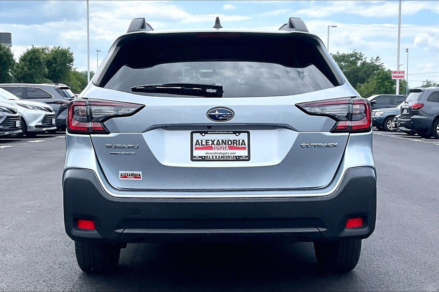 Used 2023 Subaru Outback Premium AWD/4WD image 4