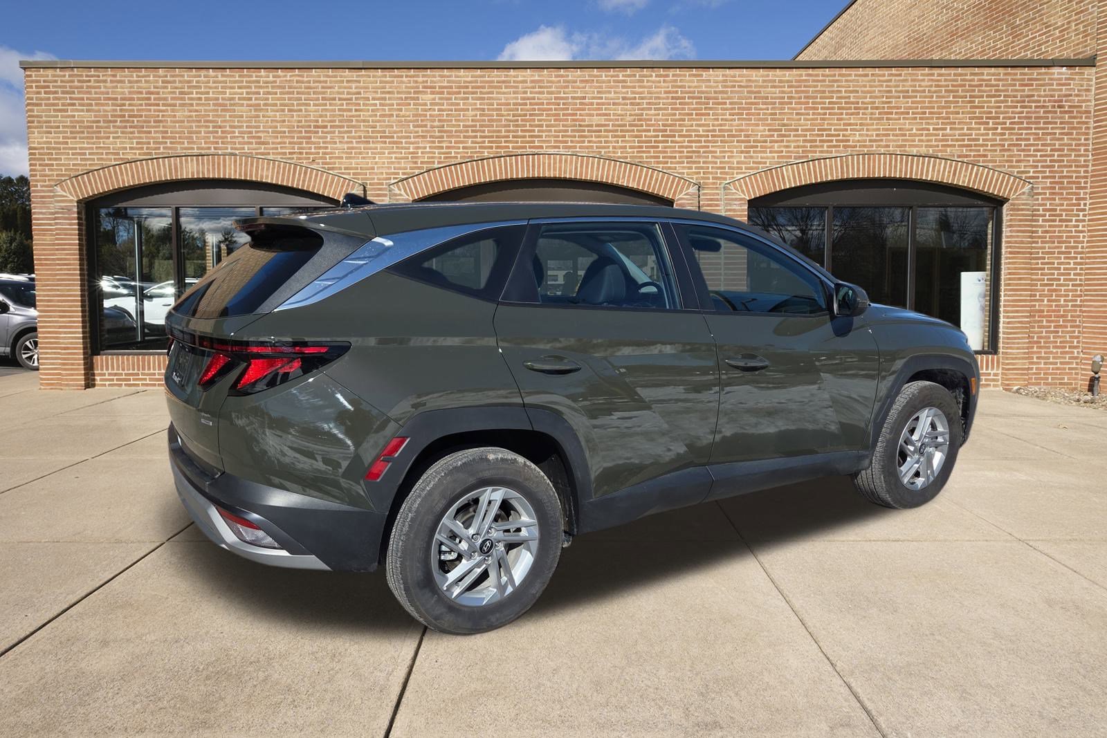 Certified 2025 Hyundai Tucson SE image 3