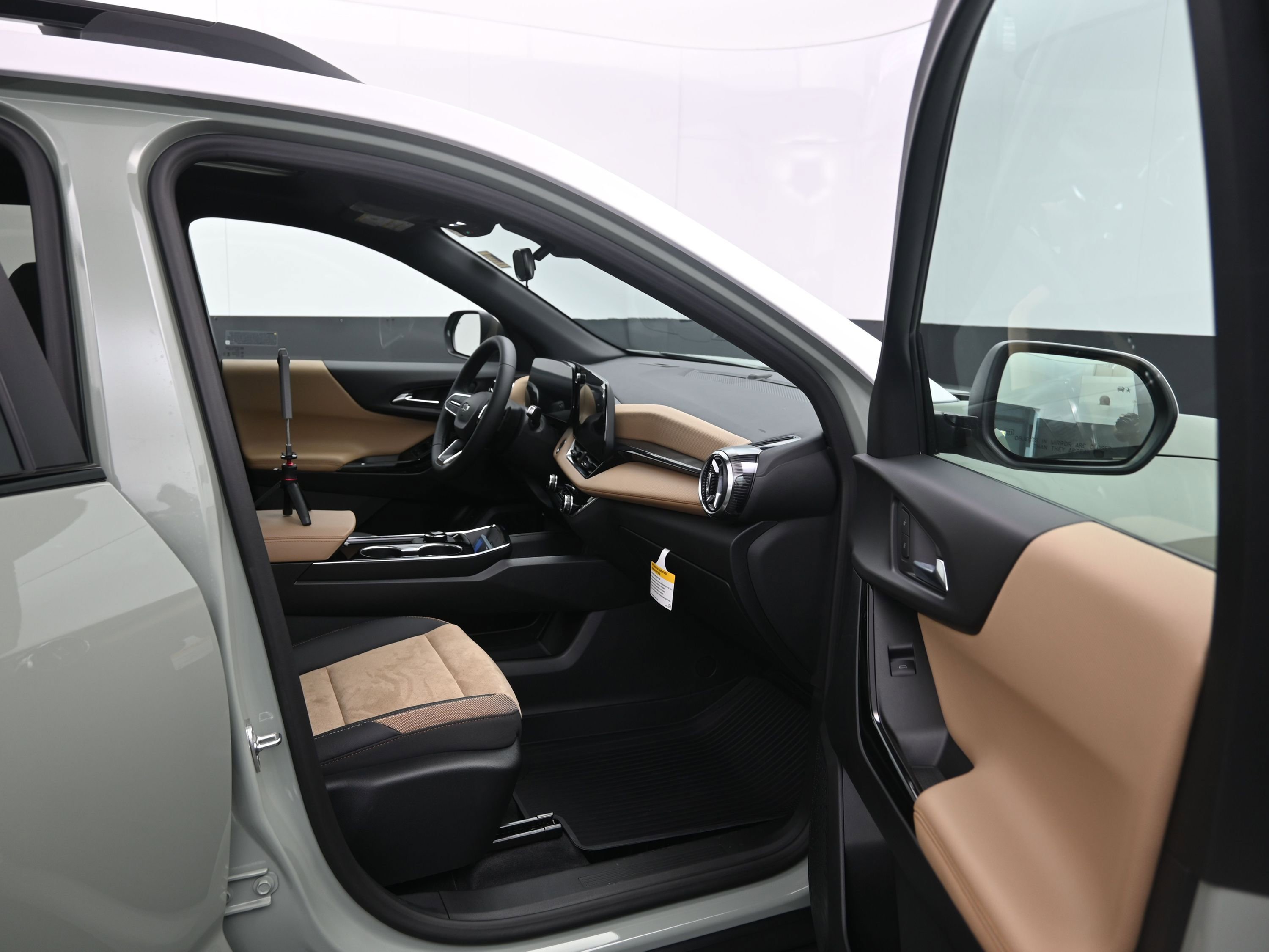 Used 2026 Chevrolet Equinox ACTIV w/ LPO, Floor Liner Package image 12