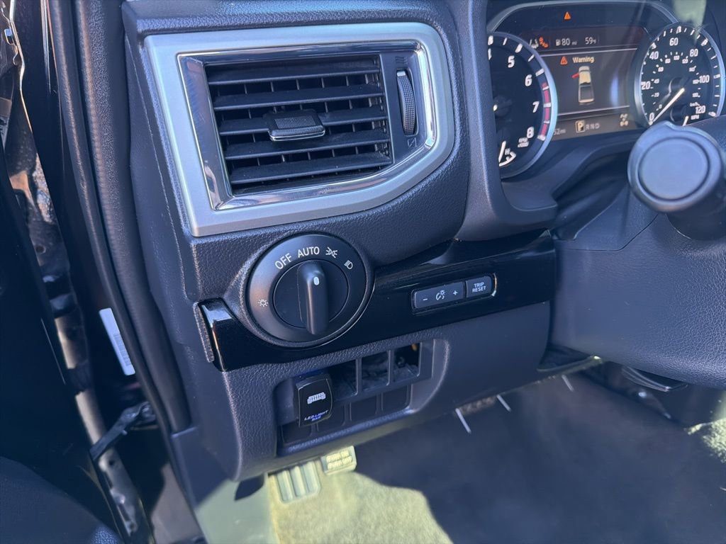 Used 2021 Nissan Titan SV image 26
