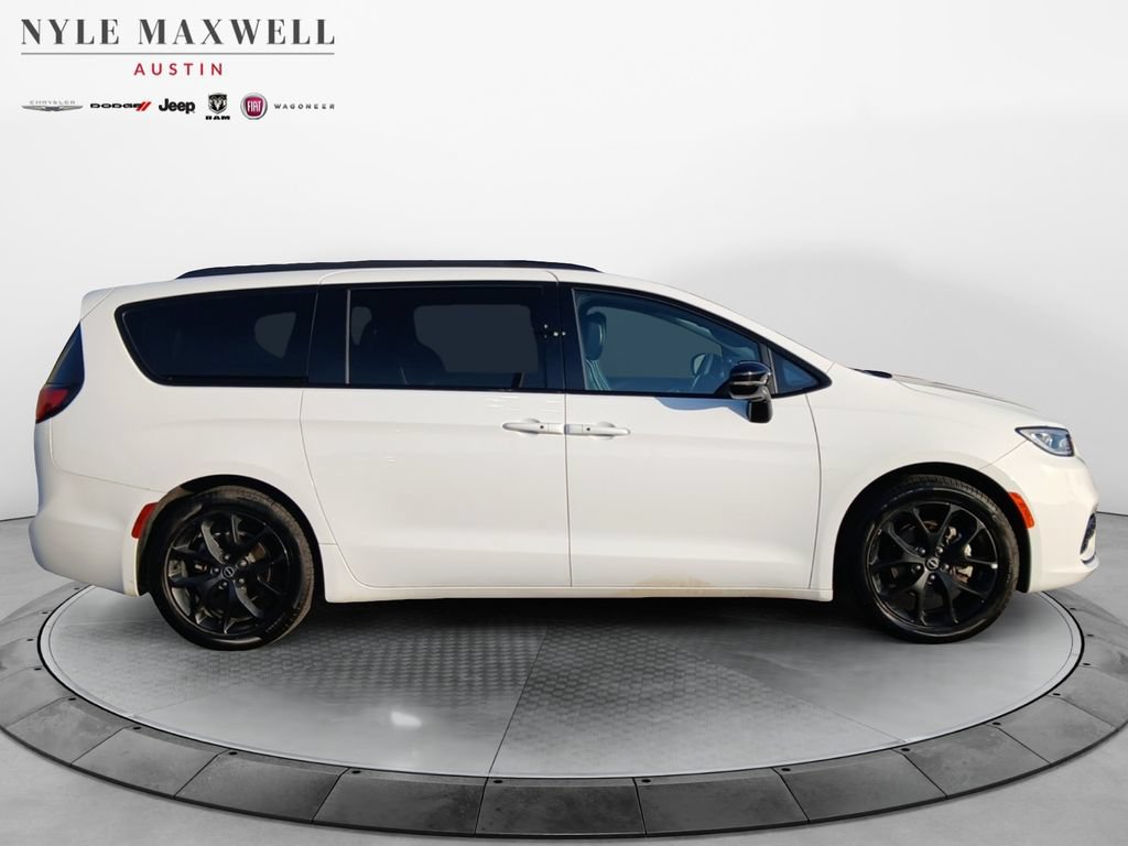 Used 2026 Chrysler Pacifica Limited w/ S Appearance Package FWD image 17