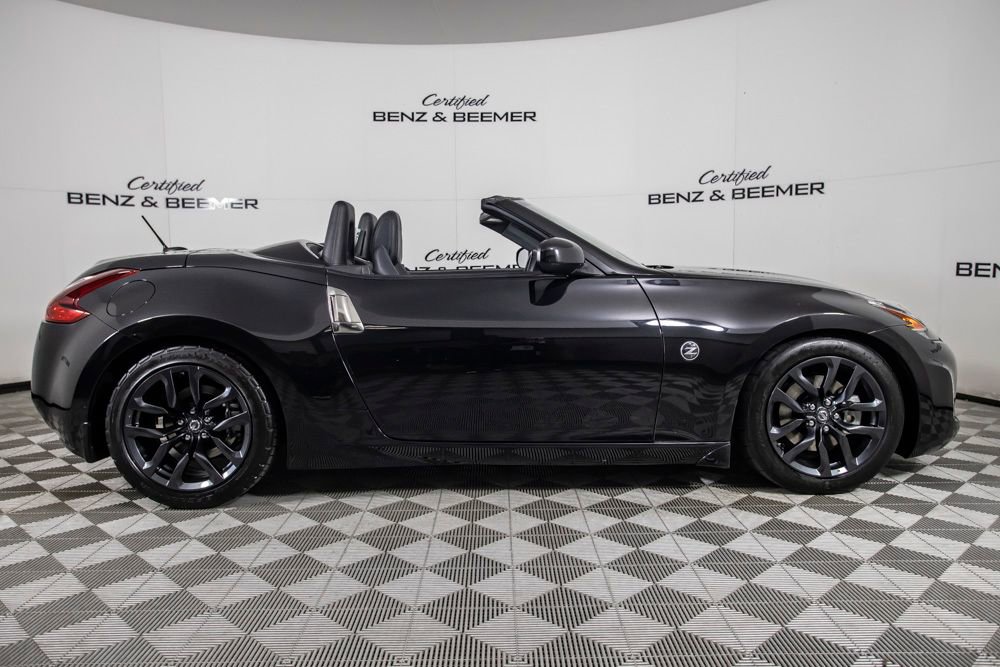 Used 2018 Nissan 370Z Touring image 5
