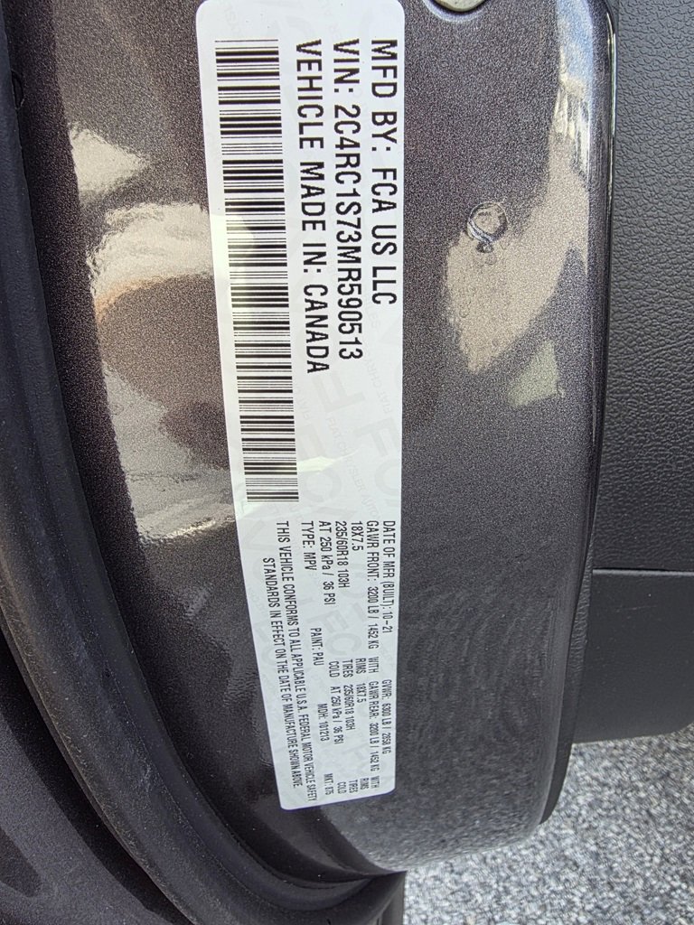 Used 2021 Chrysler Pacifica Limited w/ Uconnect Theater Family Group image 32