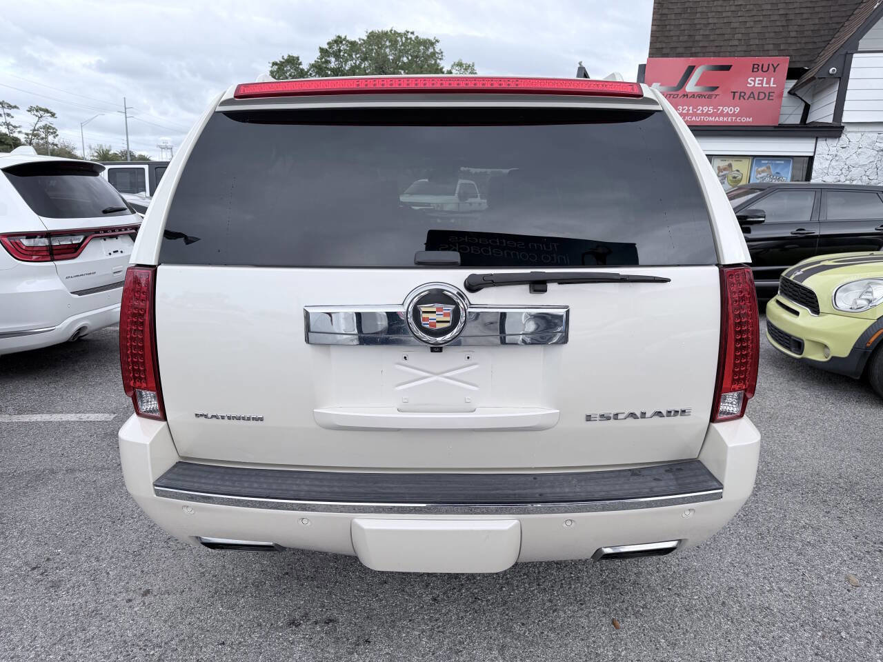 Used 2013 Cadillac Escalade ESV Platinum RWD image 4