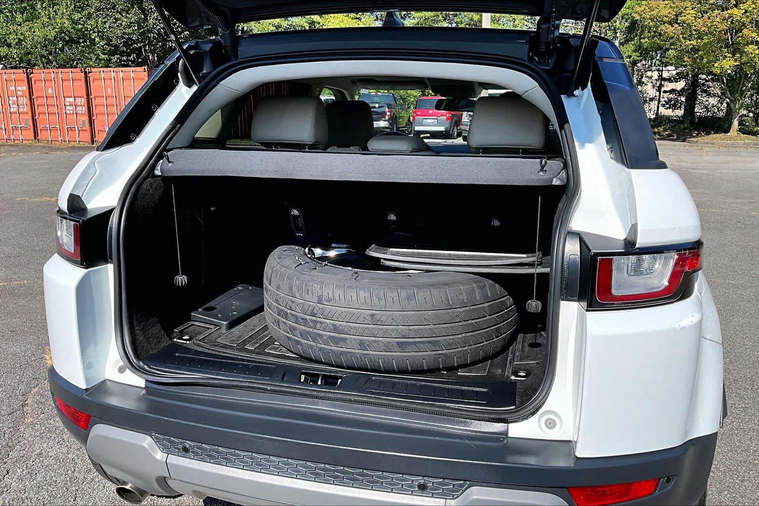 Used 2018 Land Rover Range Rover Evoque SE AWD/4WD image 32